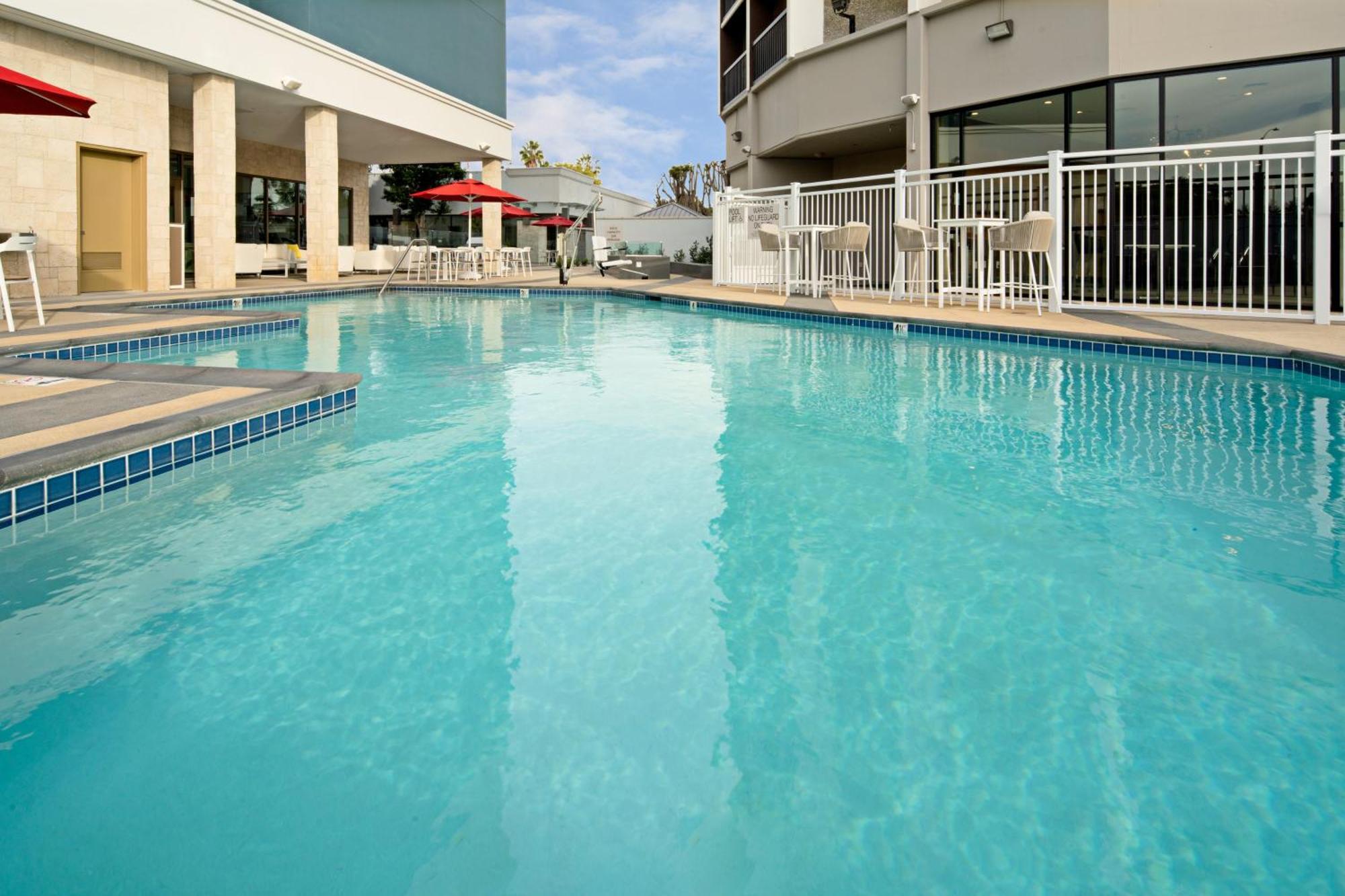 Holiday Inn Long Beach - Airport By Ihg Bagian luar foto