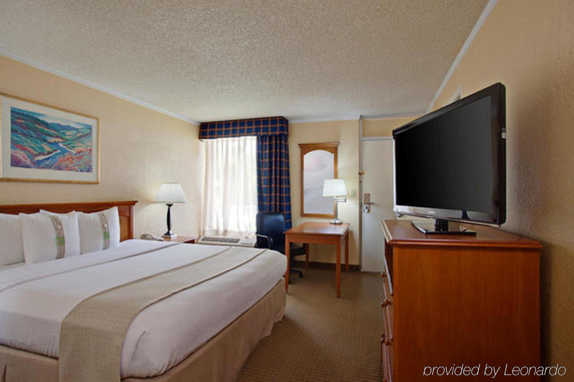 Holiday Inn Long Beach - Airport By Ihg Bagian luar foto